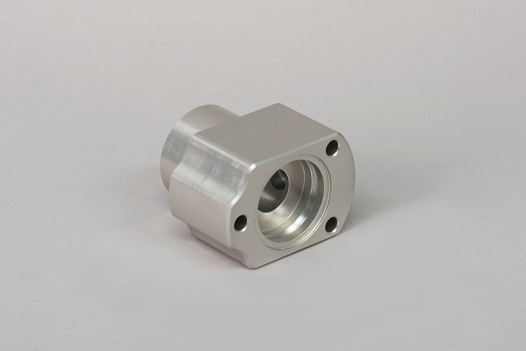 Sealing bushing 